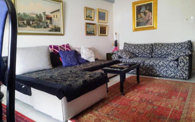 One bedroom apartment new with large living room