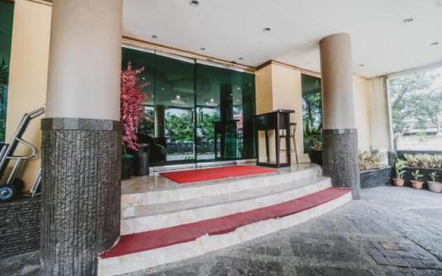 Reddoorz Premium @ Losari Area