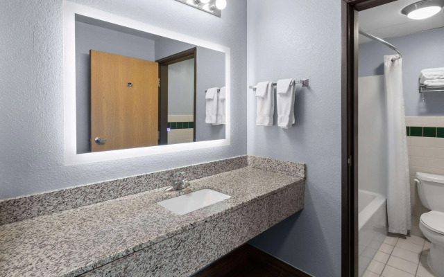 AmericInn by Wyndham Oscoda Near AuSable River