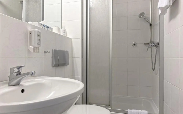 Отель Opera Hotel Köln