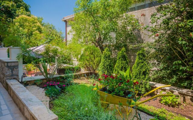 Apartment Ivona With Teracce