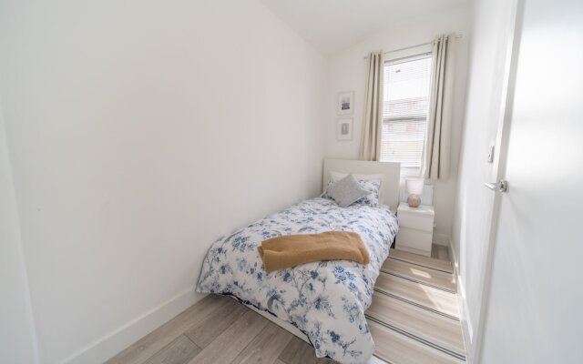 Charming 3-bed Apartment in South end on sea