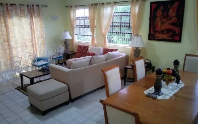 Caye Manje Holiday Lodge