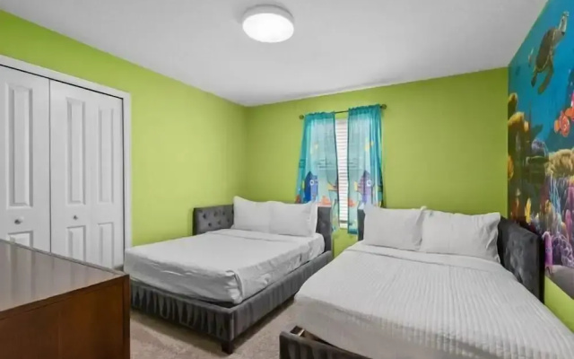5021 WA - Stunning Townhome With Private Pool