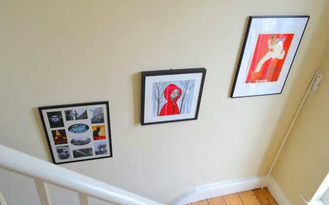 2 Bedroom Apartment With Roof Terrace in Camden
