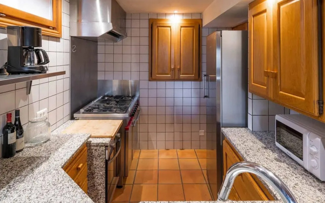 Large Chalet With Barrel Sauna and Whirlpool