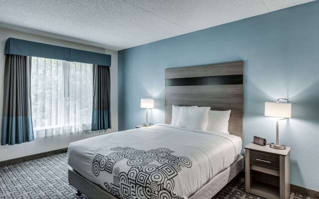 Days Inn & Suites by Wyndham Spokane