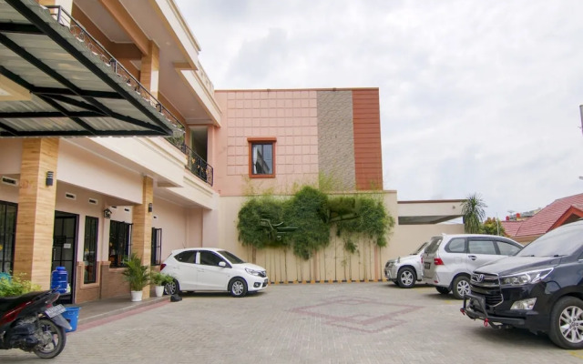 The Shine Residence by OYO Rooms