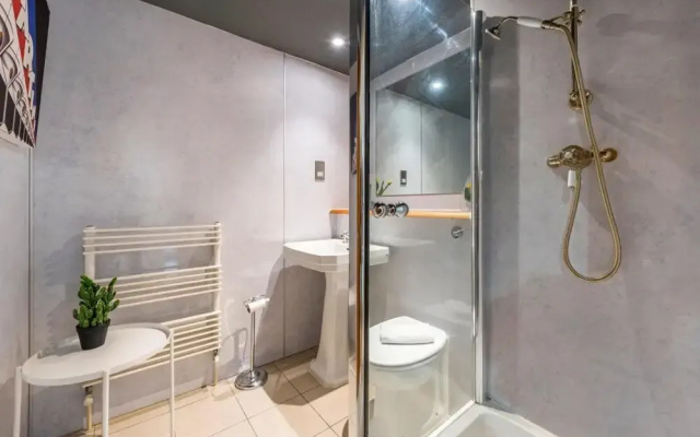 2-bedroom Spacious Apartment in the Heart of Covent Garden, London