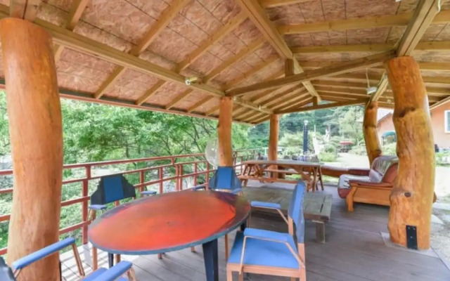 Hoengseong Haetbitdungji Pension