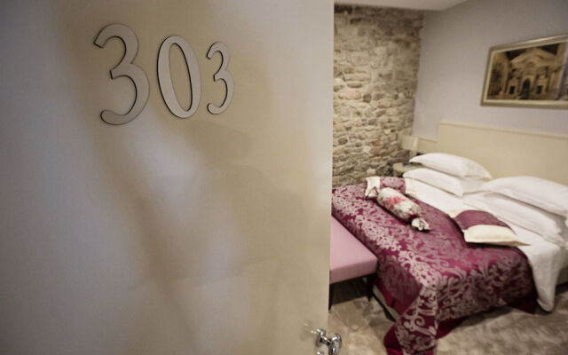 Antique Split Luxury Rooms
