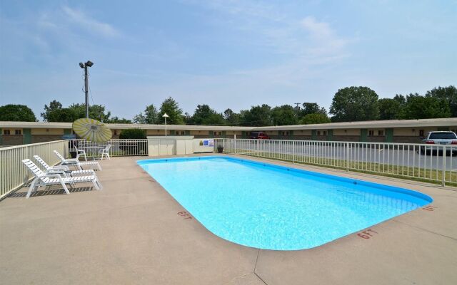 Americas Best Value Inn Iola