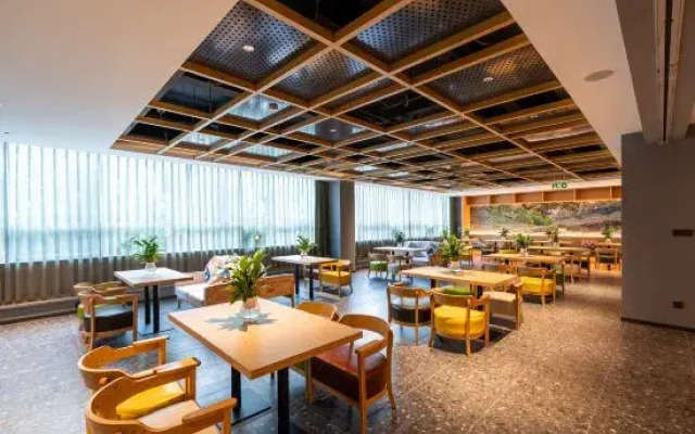Qiuguo Hotel (Zibo Wanda Plaza Qishenghu Park Branch)