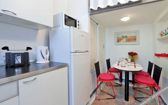 Colosseum apartments - St. John Lateran area