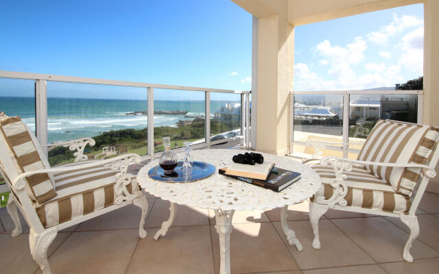 Hermanus Beachfront Lodge