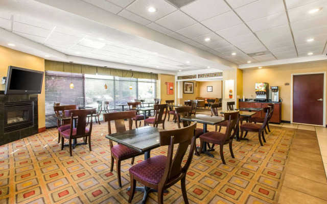 Comfort Suites Forsyth near I-75