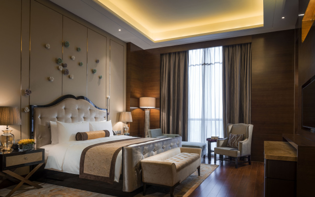 HUALUXE Hotels & Resorts Yangjiang City Center by IHG