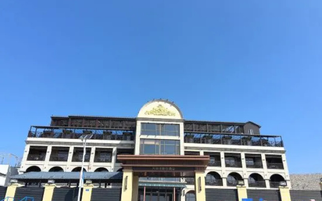 Moon Bay Holiday Hotel – Exterior – Dalian