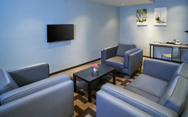 Urban H Hotel