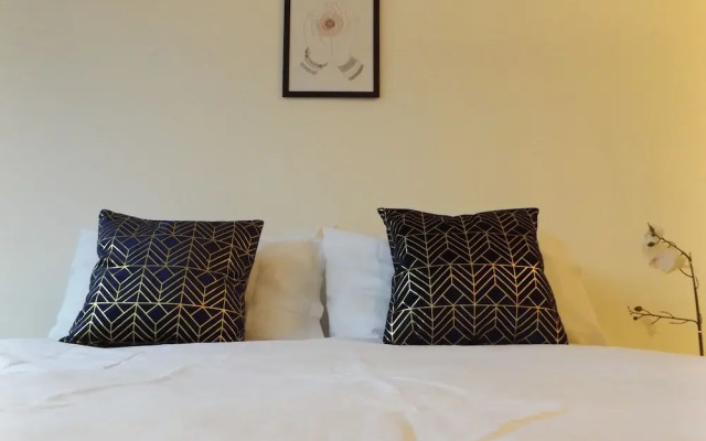 Room in Guest Room - Large Room in Coventry