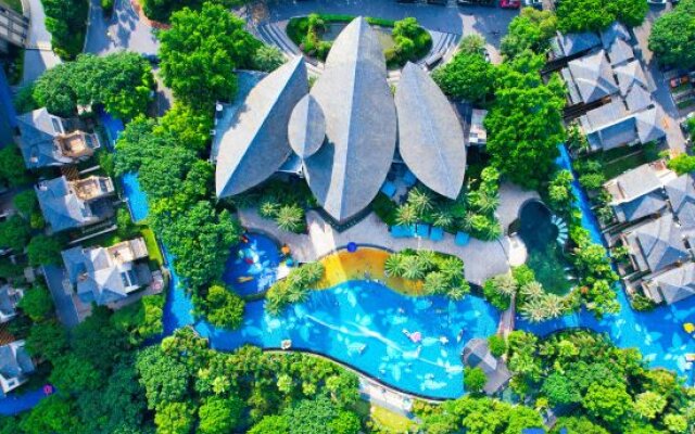 Baodun Lake Hushan Hot Spring Resort