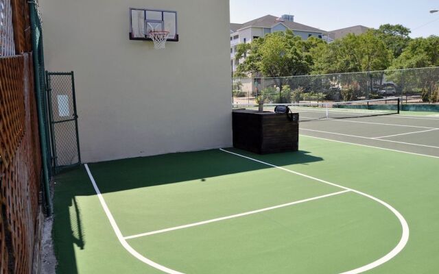 Holiday Towers 206 3 Br condo by RedAwning