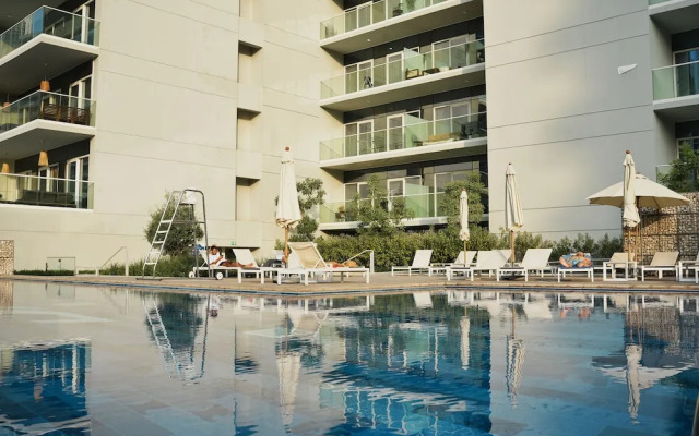 Central 1BHK in Dubai Hills. Burj View
