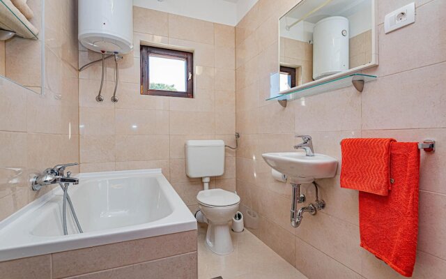 Nice Apartment in Brodarica With 3 Bedrooms and Wifi