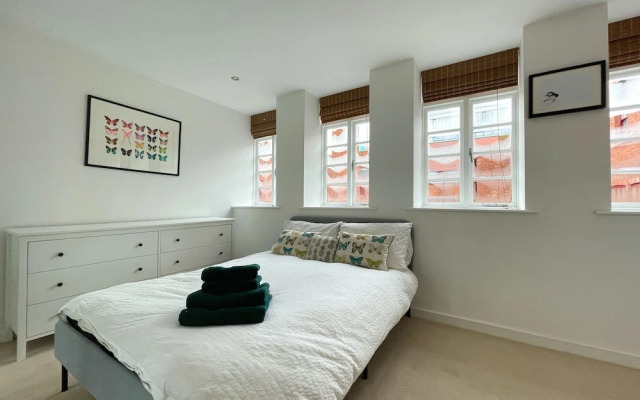 Modern Urban Sheffield Hideaway