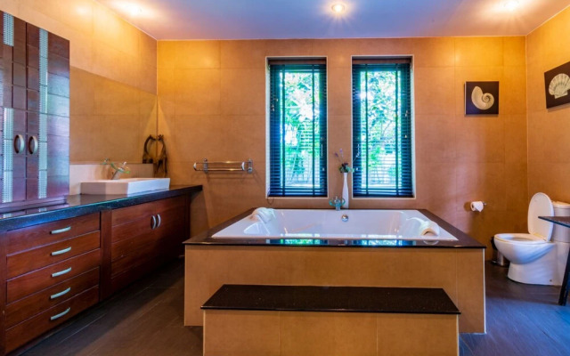 5 BR Pool Villa In Great Location - CV5