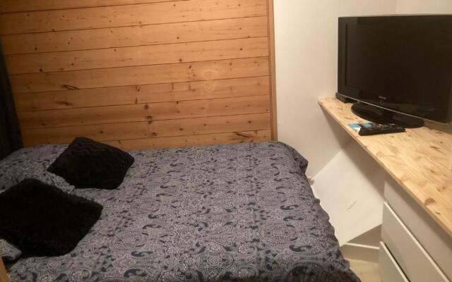 EXIGEHOME-Grand Studio en plein centre de Saint Germain en Laye