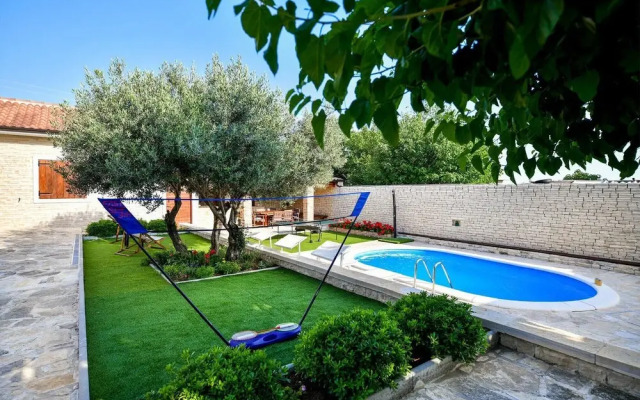 Awesome Home in Lisicic With 3 Bedrooms, Wifi and Sauna