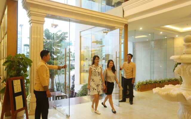 Royal Family Hotel Da Nang