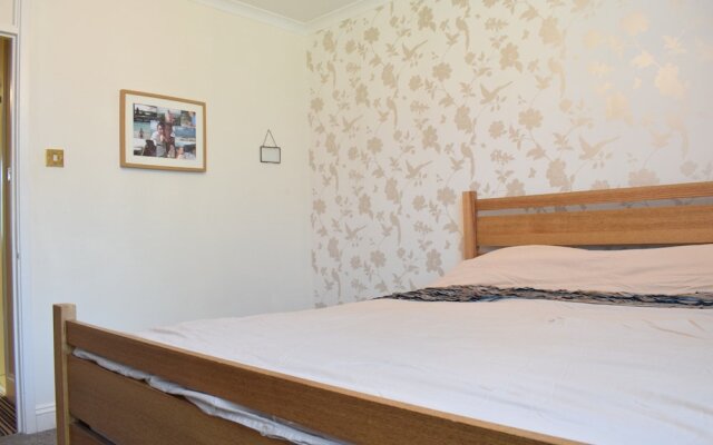 2 Bedroom Maisonette In Islington