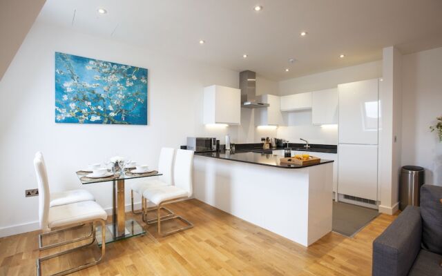 Alexandra Apartment