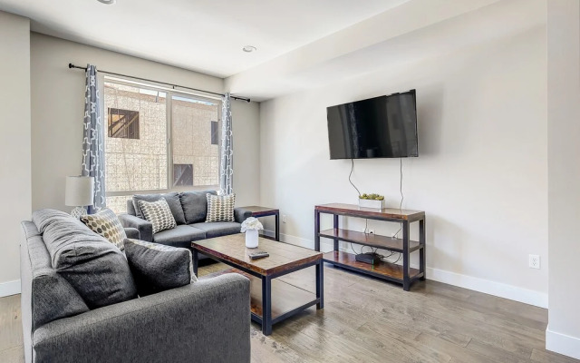 Scenic Dt Skyline! Walk To Sloan'S Lake!