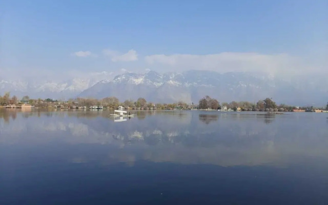 New kolohai Group of Houseboats