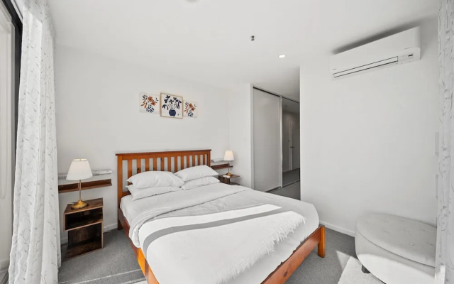 Stylish 2-bed Apartment With Luxe Amenities Access – Guest Rooms – Phillip
