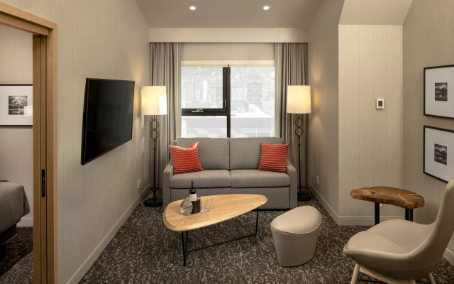 Peaks Hotel & Suites