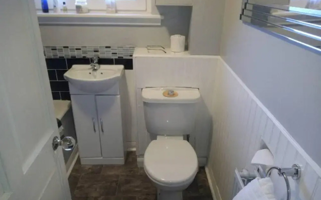 3-bed House, Sleeps 5, 5 min Walk From City Centre