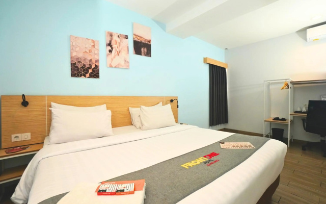 Front One Hotel Pasir Koja Bandung