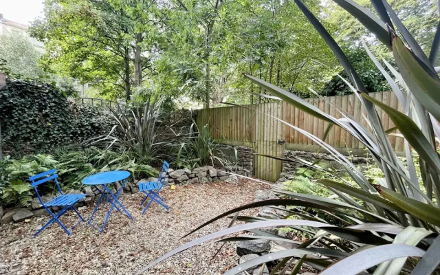 Contemporary Garden Flat in Clifton