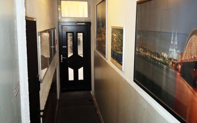 The Penny Pincher Inn - Hostel