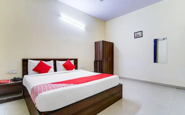 Oyo Flagship 28716 Panchasheel Enclave