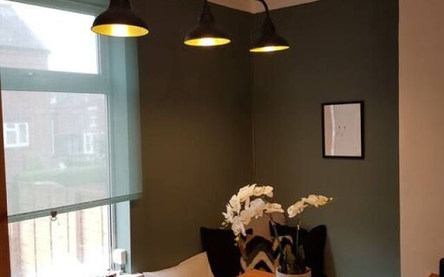 Beautiful and Classy 2 Bedroom Westbourne House