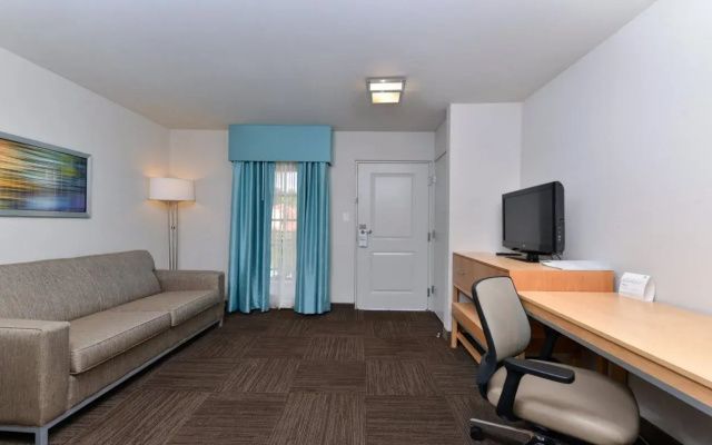 Red Roof Inn PLUS+ & Suites Tampa