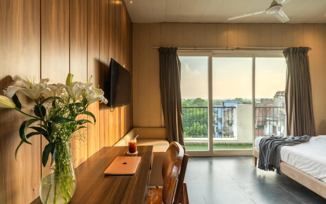 LetsBunk Poshtel & Suites