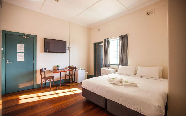 Captain Stirling Hotel