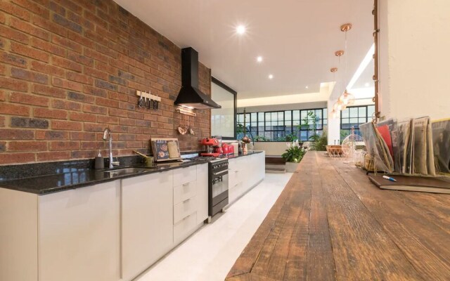 2nd Floor Fox Street Studios