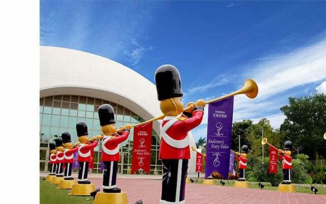 West Lake Resortopia
